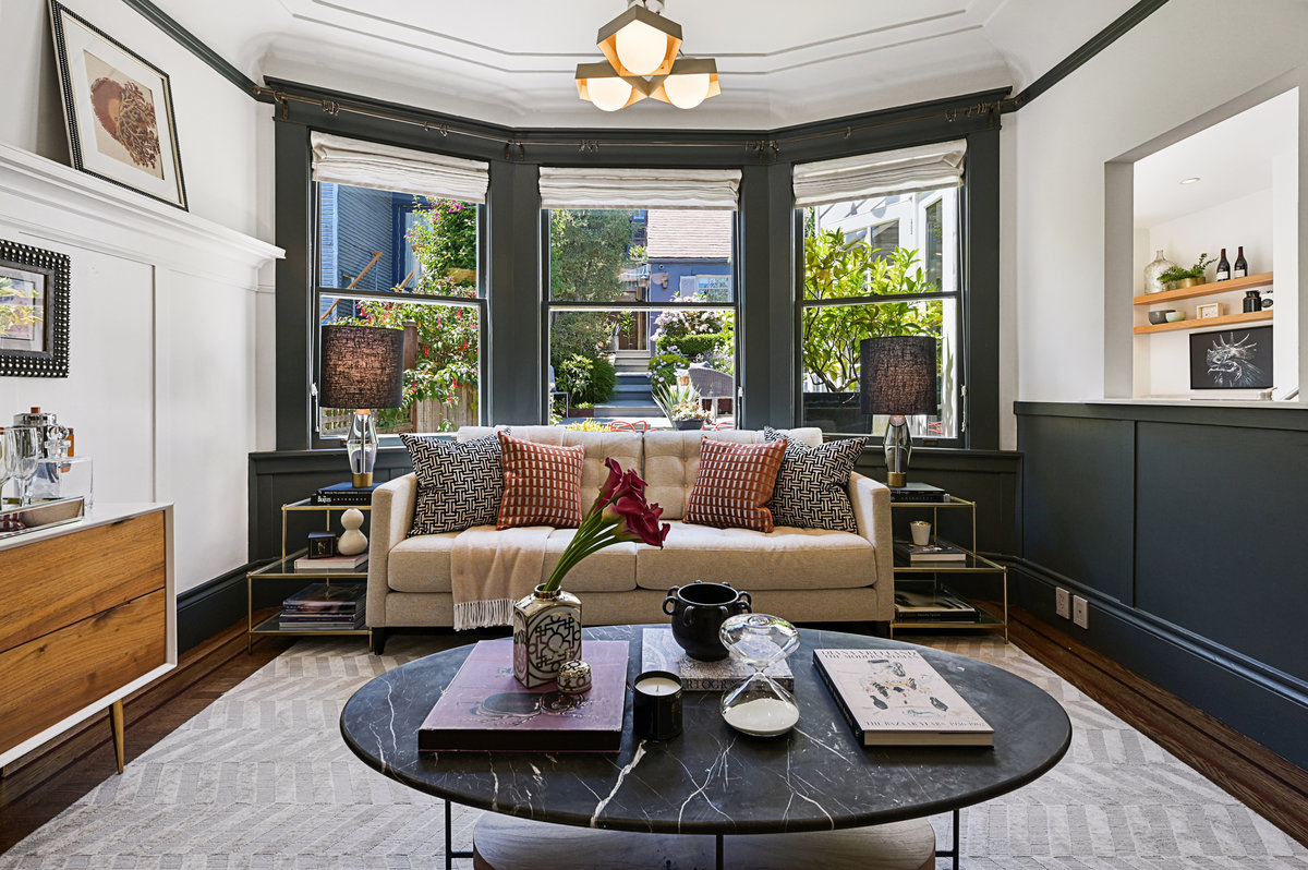 Living room with garden + cottage outlooks