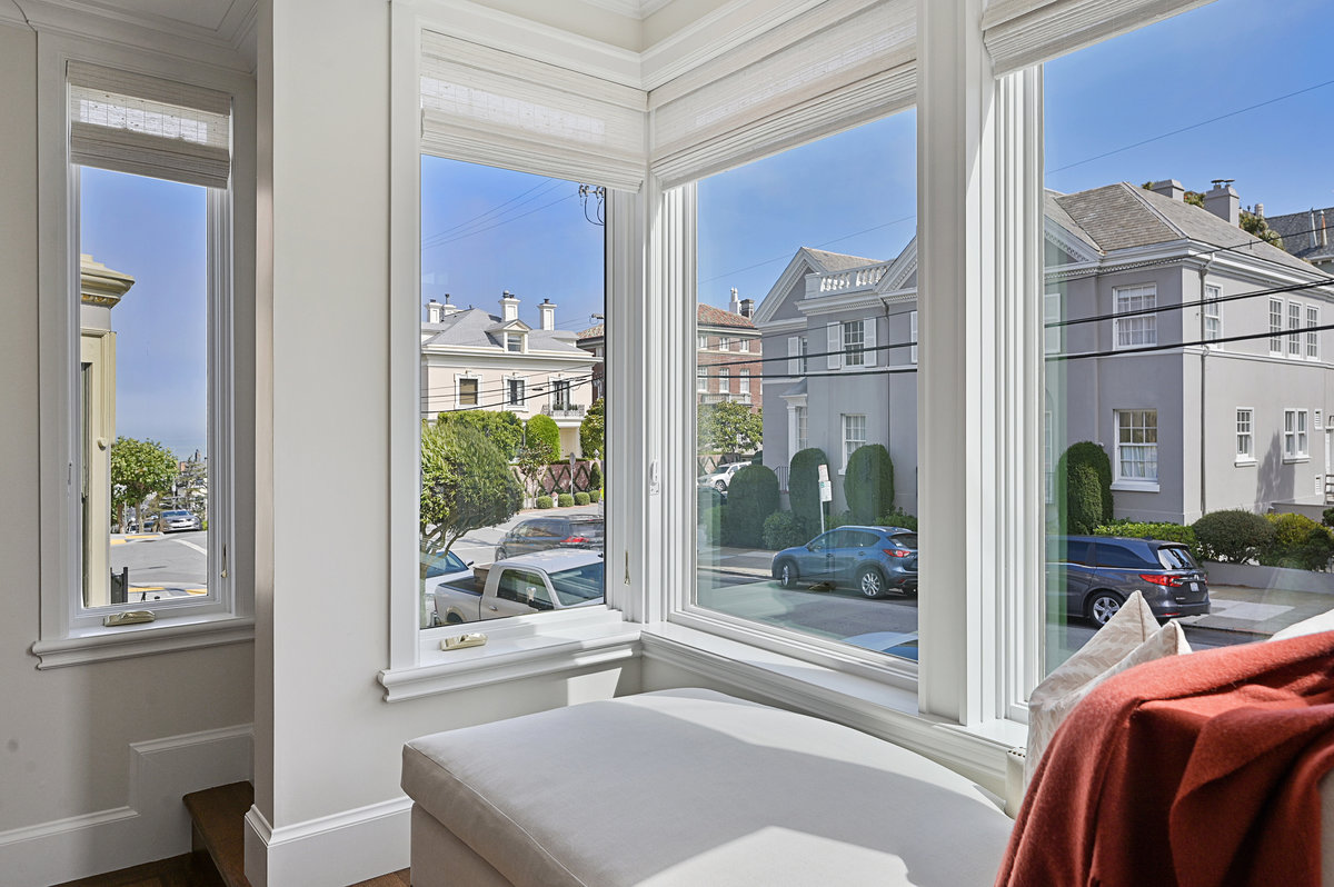 With outlooks on three sides, the large bay window area is the perfect place to curl up with a good read or simply glory in the neighborhood views toward the Bay.
