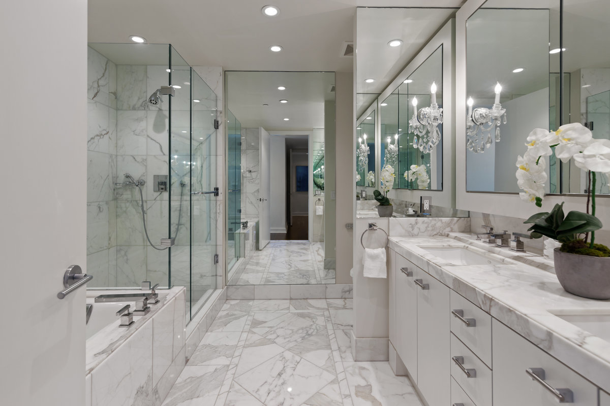 Ensuite primary marble bathroom