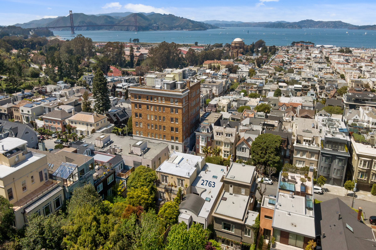 2763 in Cow Hollow, beautifully positioned on San Francisco's established north side; Golden Gate Bridge and Palace of Fine Arts in background