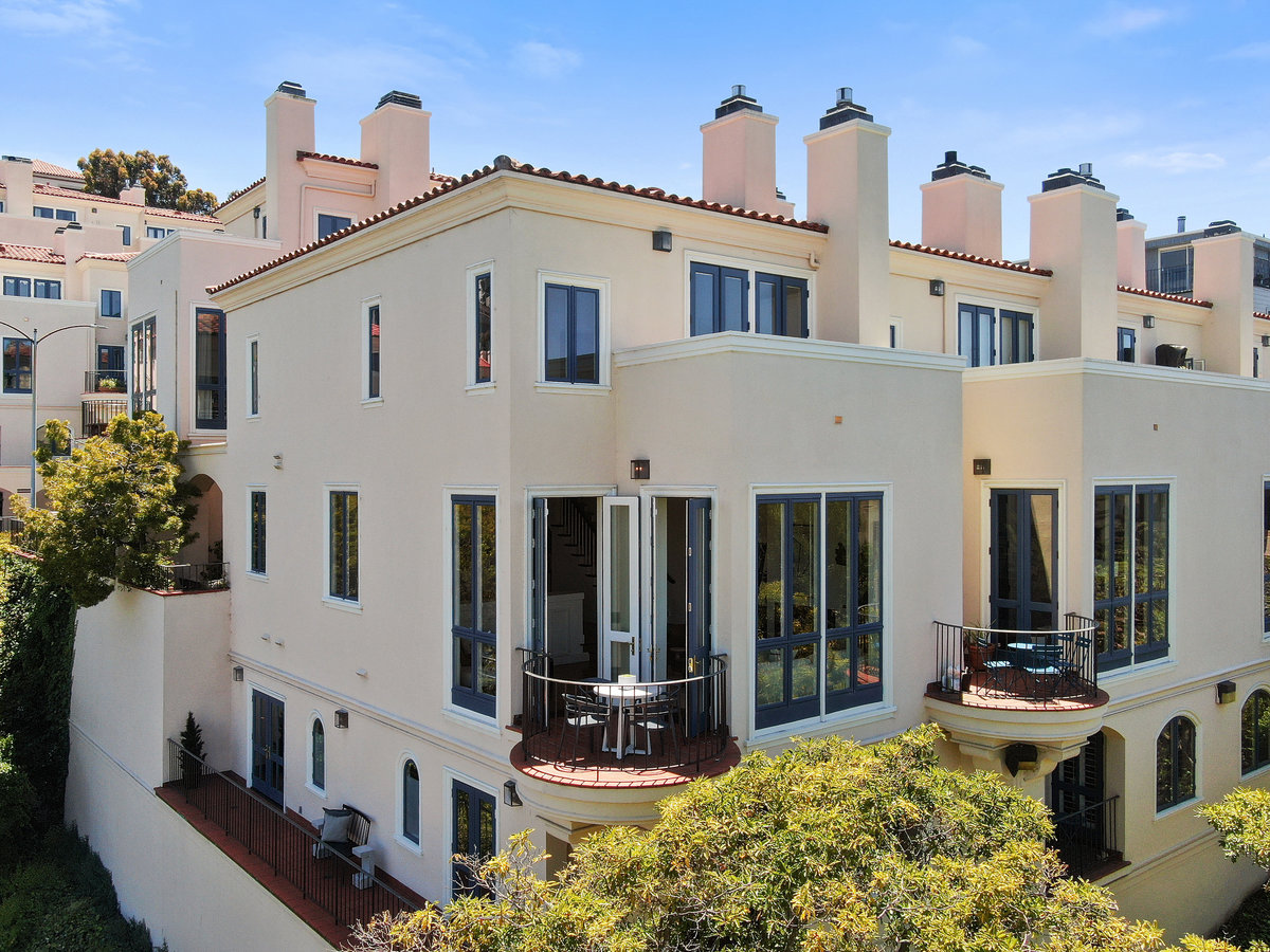 Nestled on Telegraph Hill’s northern slope