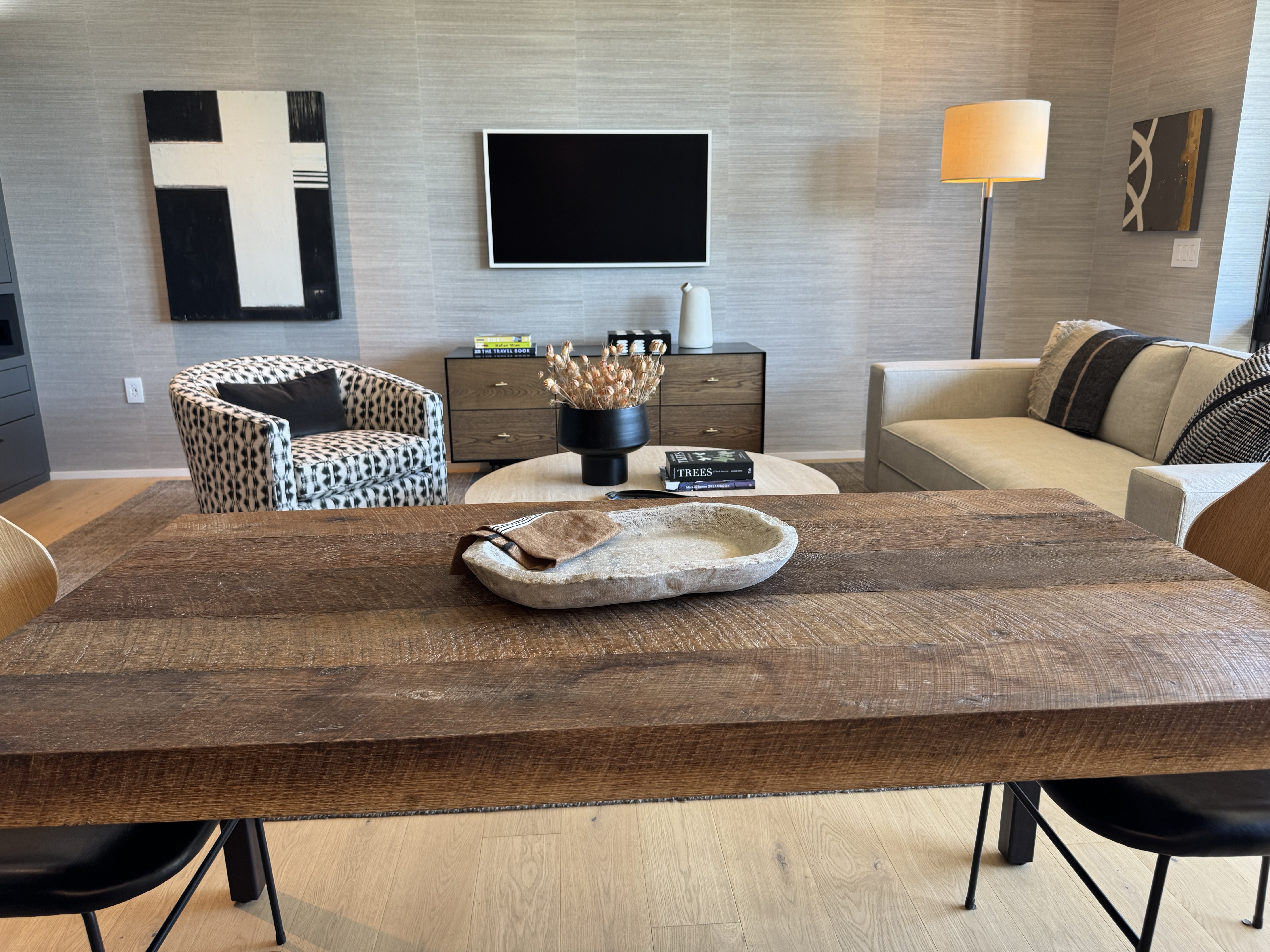Great room with furniture included