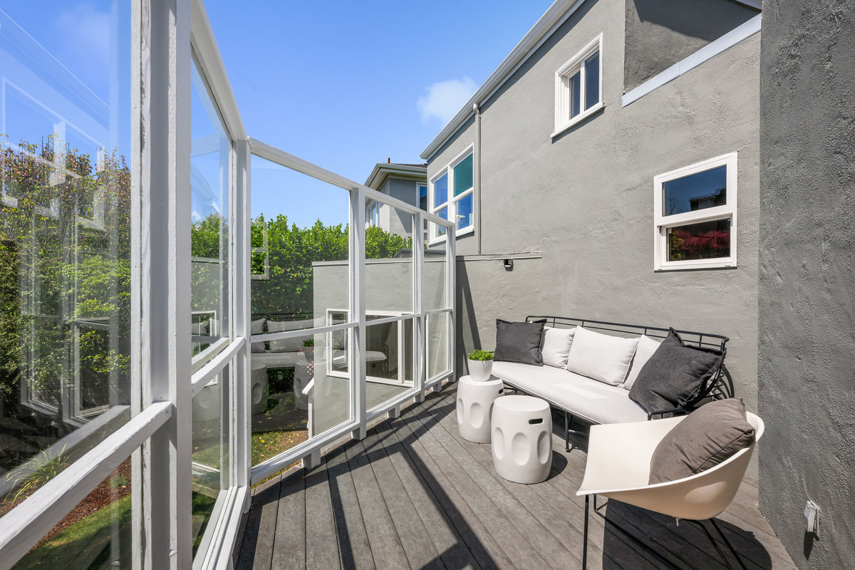 Wind-shielded wrap around deck