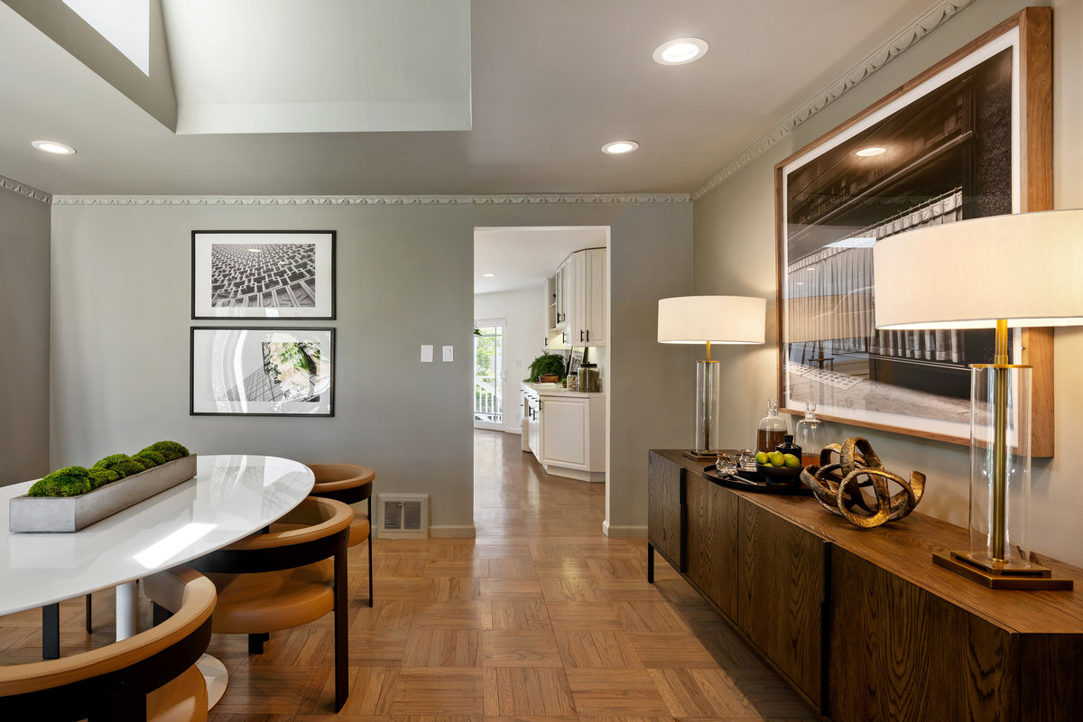 Dining room to kitchen
